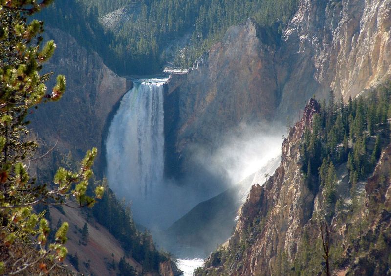 Йеллоустонский водопад, США
